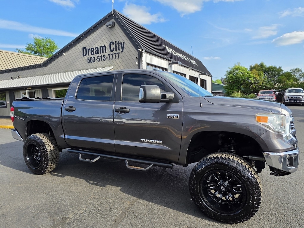 Used 2017 Toyota Tundra Crewmax Sr5 Pickup 4d 5 1/2 Ft 4wd V8, 5.7 Liter Truck