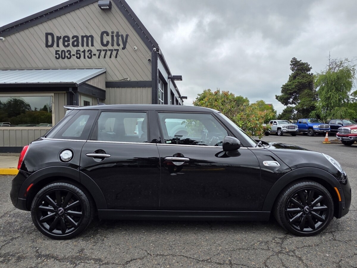 2018 Mini Cooper 4 Door Hardtop Base photo 3