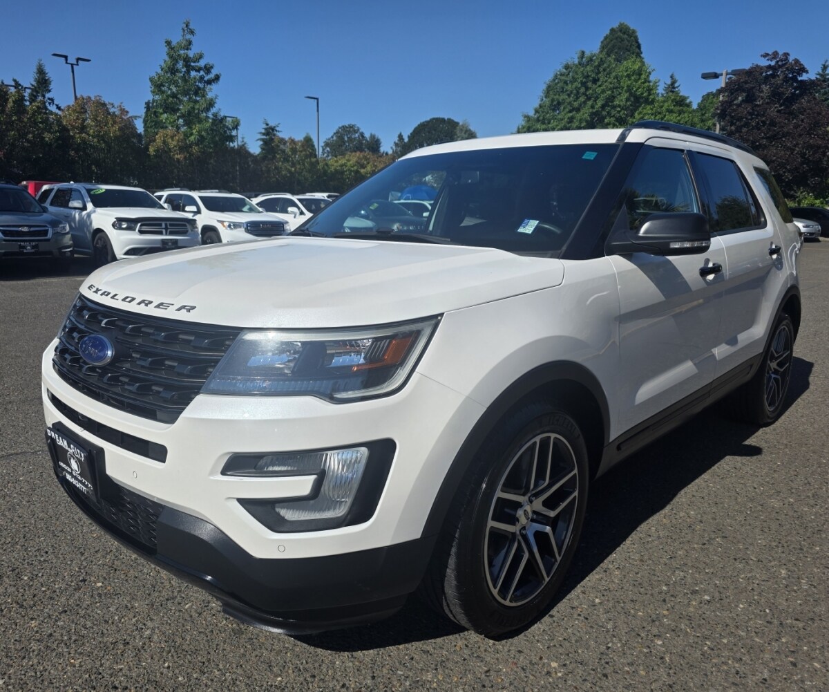 2016 Ford Explorer Sport photo 3