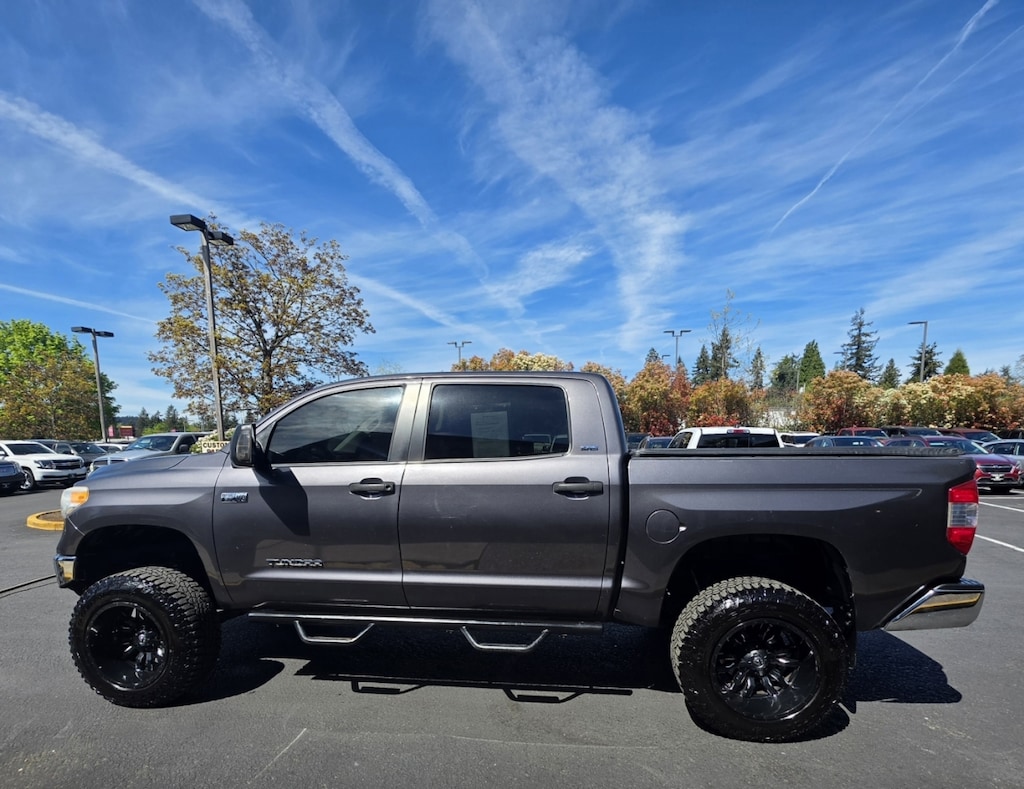 Used 2017 Toyota Tundra Crewmax Sr5 Pickup 4d 5 1/2 Ft 4wd V8, 5.7 Liter Truck