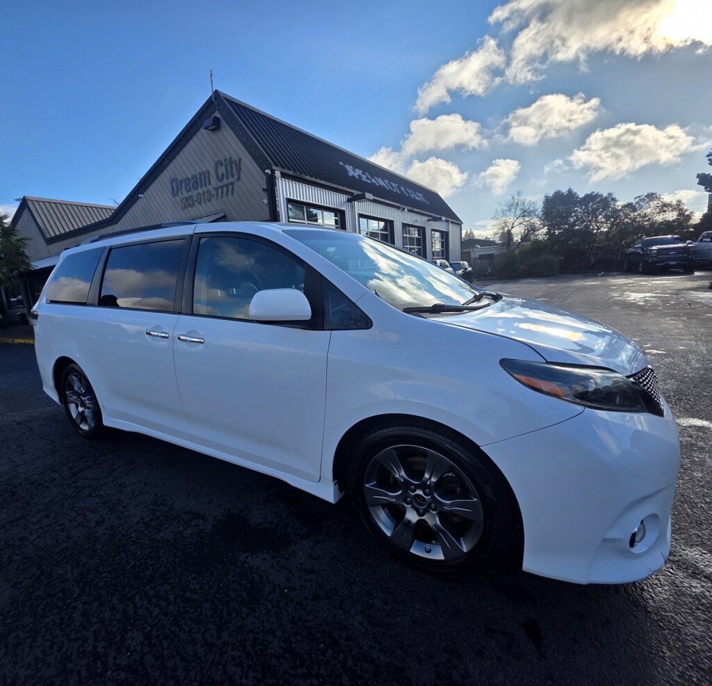 Used 2015 Toyota Sienna Se Minivan 4d 8-Passenger Minivan