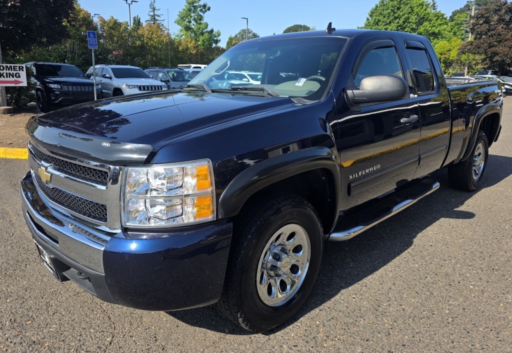 Used 2010 Chevrolet Silverado 4wd 1500 Extended Cab Ls Pickup 4d 6 1/2 Ft Truck