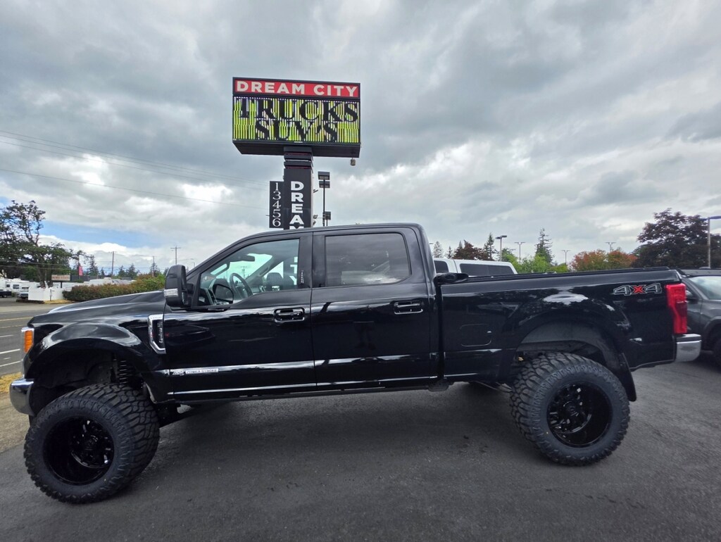 Used 2018 Ford F350 Super Duty Crew Cab Lariat Pickup 4d 6 3/4 Ft 1-Owner Truck 4wd Lariat Truck