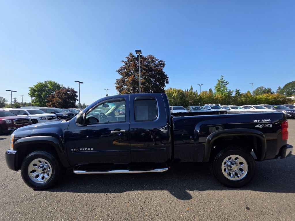 Used 2010 Chevrolet Silverado 4wd 1500 Extended Cab Ls Pickup 4d 6 1/2 Ft Truck