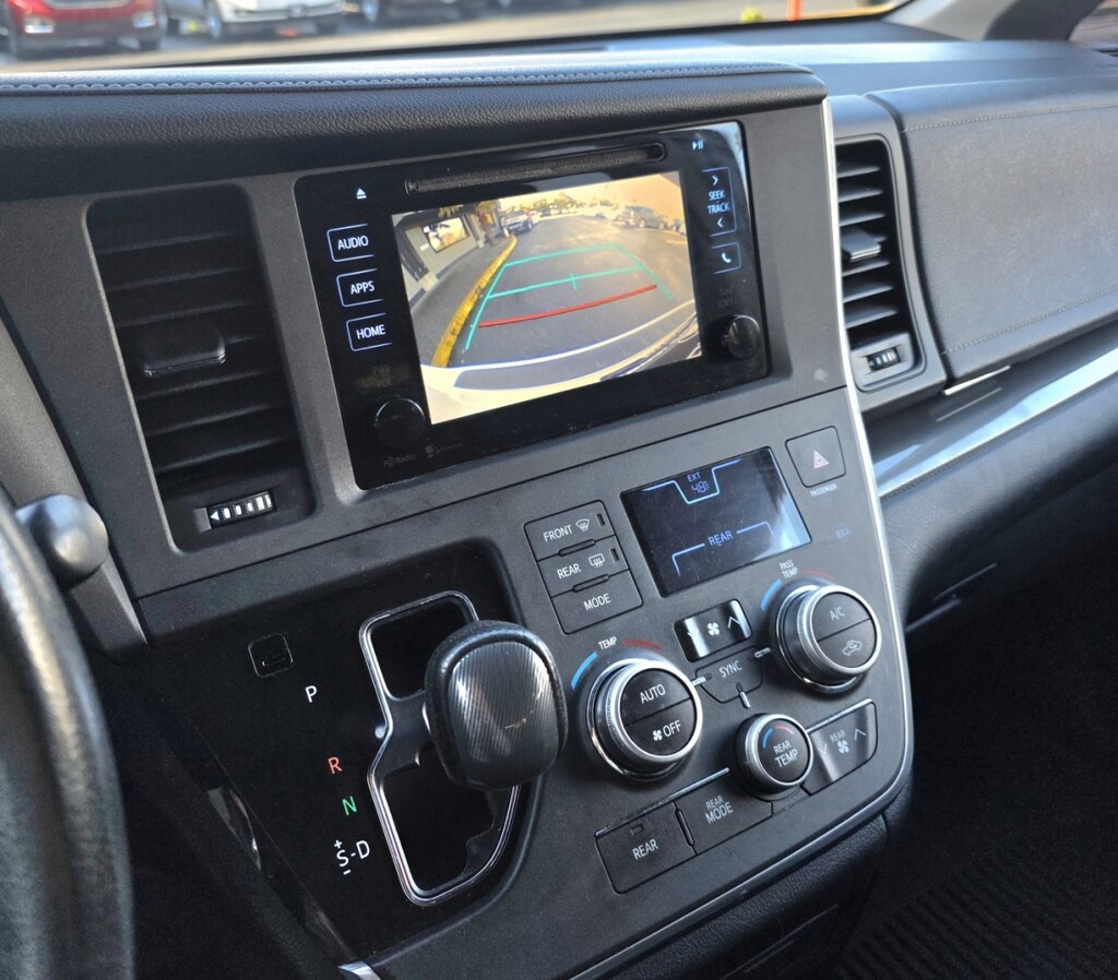 Used 2015 Toyota Sienna Se Minivan 4d 8-Passenger Minivan