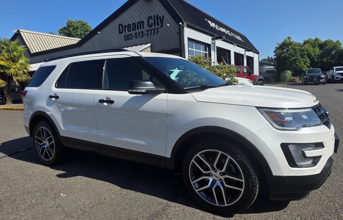2016 Ford Explorer Sport's photo