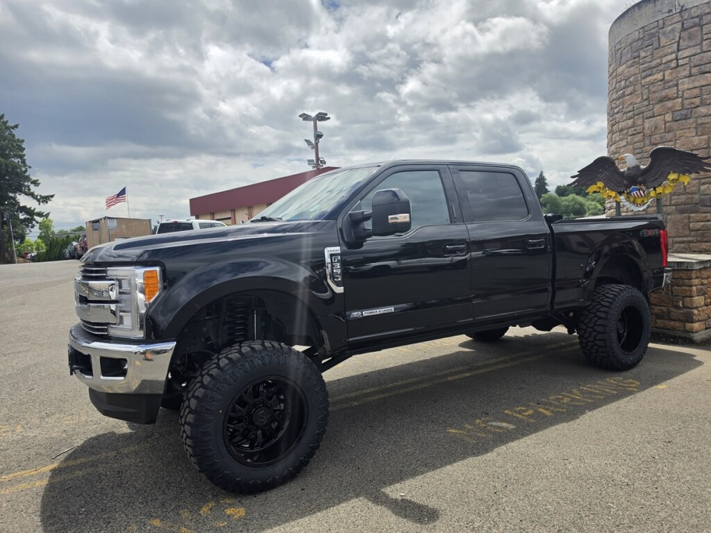 Used 2018 Ford F350 Super Duty Crew Cab Lariat Pickup 4d 6 3/4 Ft 1-Owner Truck 4wd Lariat Truck