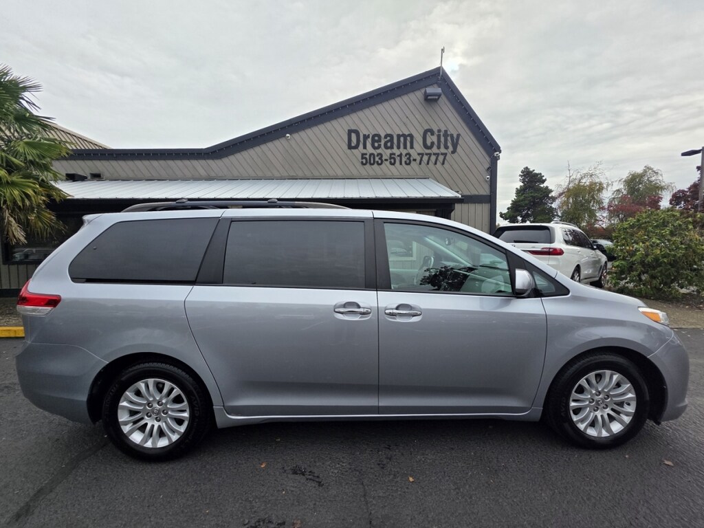 Used 2013 Toyota Sienna Xle Minivan 4d Fwd Minivan
