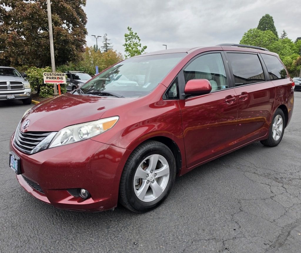 Used 2011 Toyota Sienna Le Minivan 4d Minivan