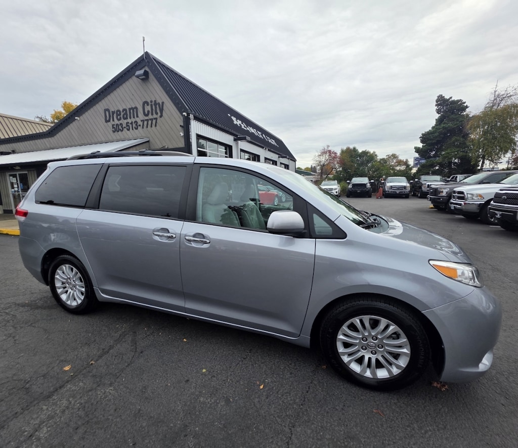 Used 2013 Toyota Sienna Xle Minivan 4d Fwd Minivan