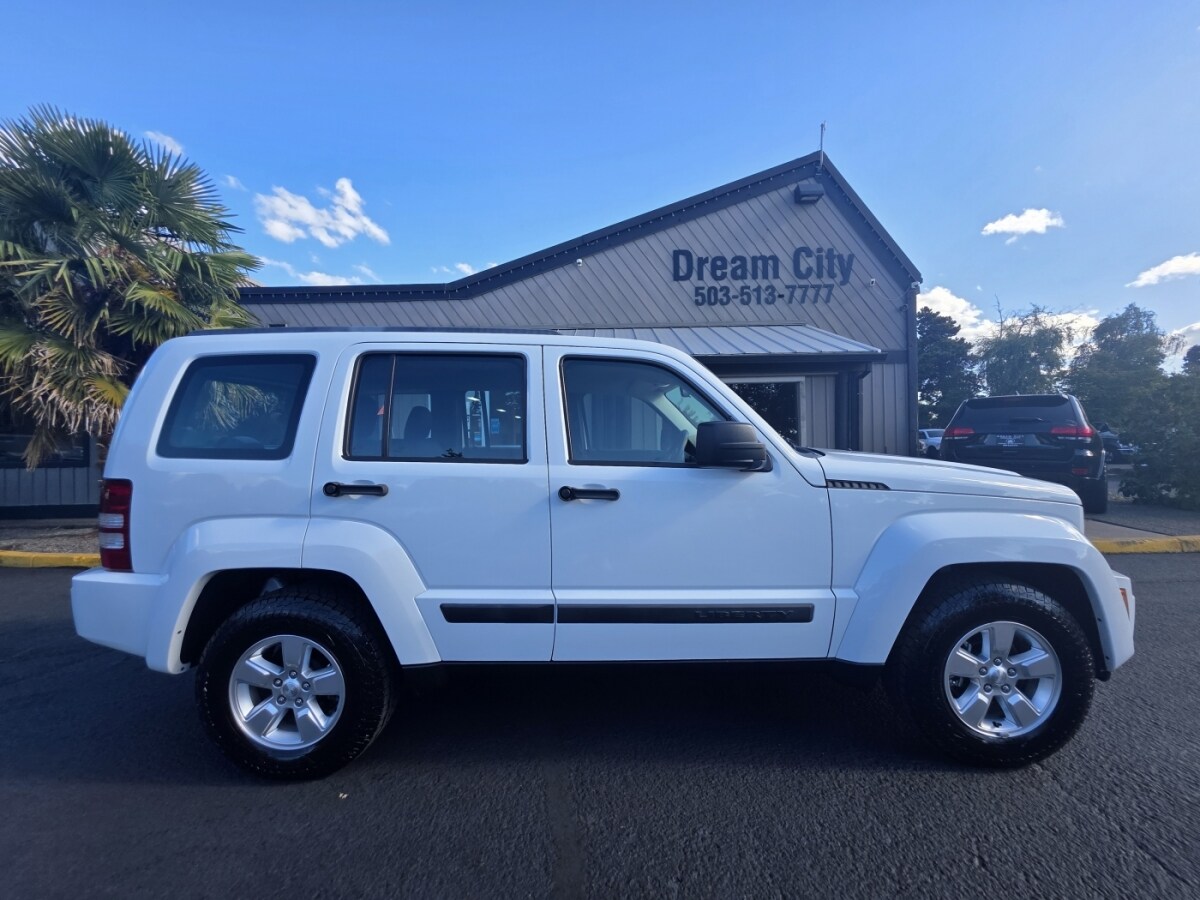 2011 Jeep Liberty Sport photo 3
