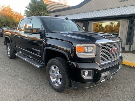 2017 GMC Sierra 3500 HD Crew Cab Denali Pickup 4D 6 1/2 ft Truck