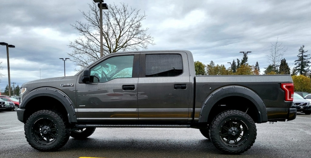 Used 2017 Ford F150 Supercrew Cab XL Pickup 4D 5 1/2 ft Carfax 1-Owner Truck