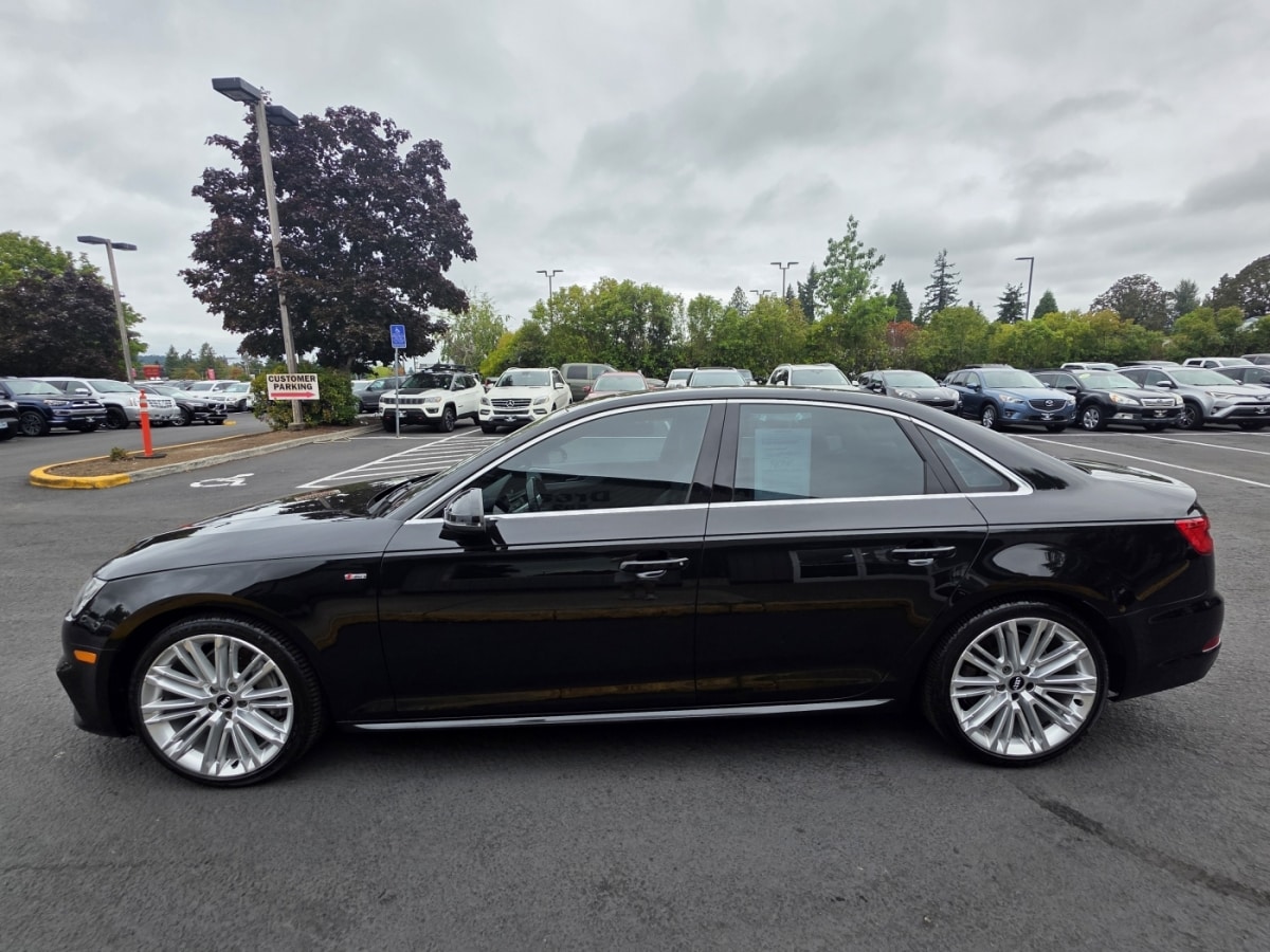 2017 Audi A4 Premium Plus's photo