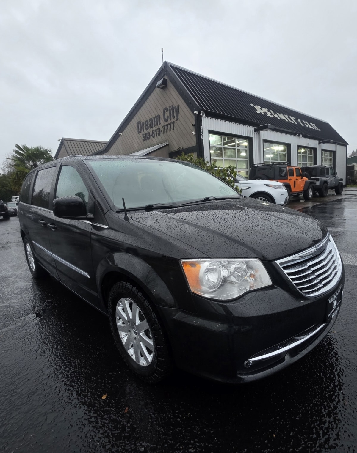 2016 Chrysler Town & Country Touring's photo