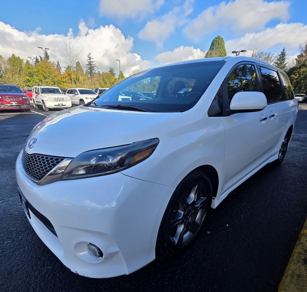 Used 2015 Toyota Sienna Se Minivan 4d 8-Passenger Minivan