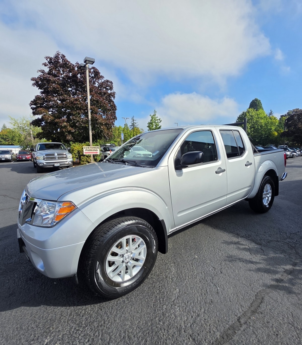 2020 Nissan Frontier SV's photo