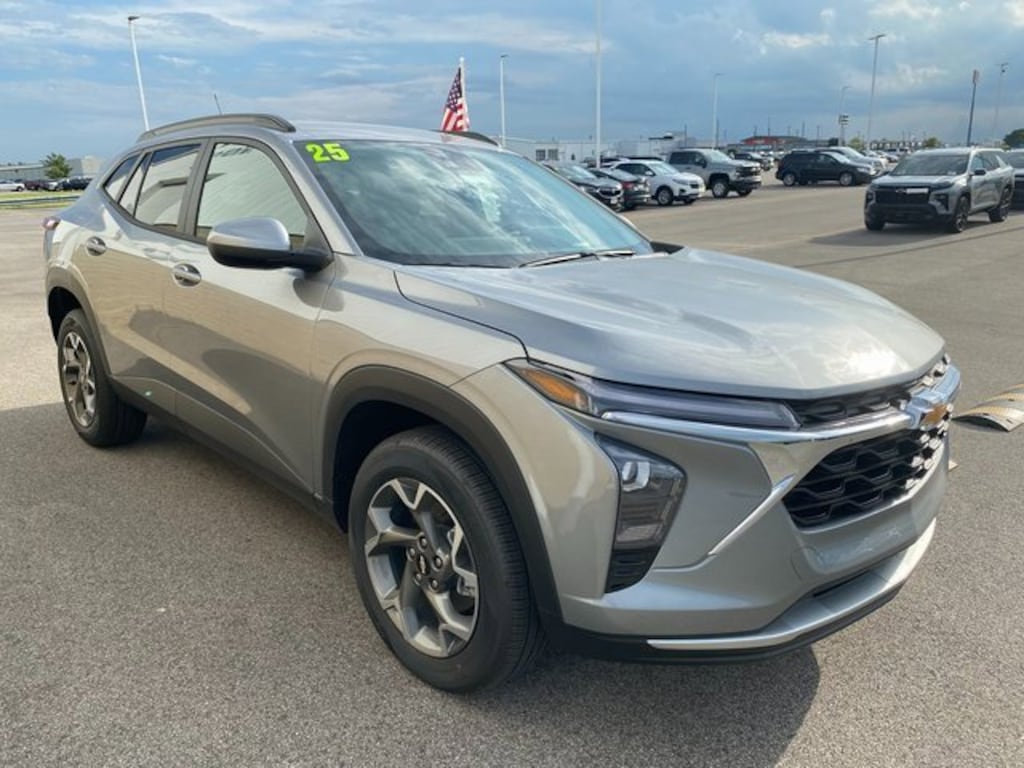 New 2025 Chevrolet Trax LT SUV