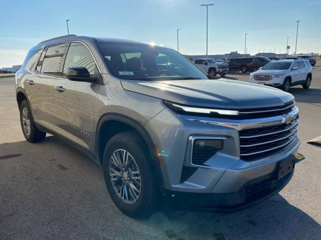 Used 2025 Chevrolet Traverse LT SUV