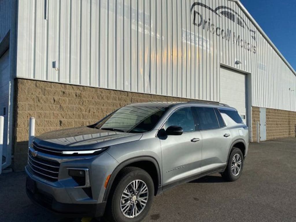 Used 2025 Chevrolet Traverse LT SUV