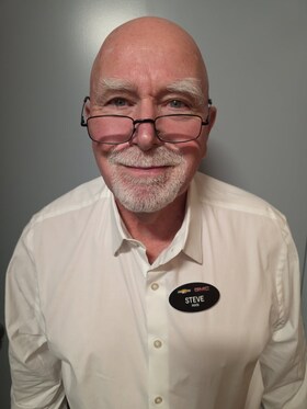 Staff member Steve Main from ID_011802