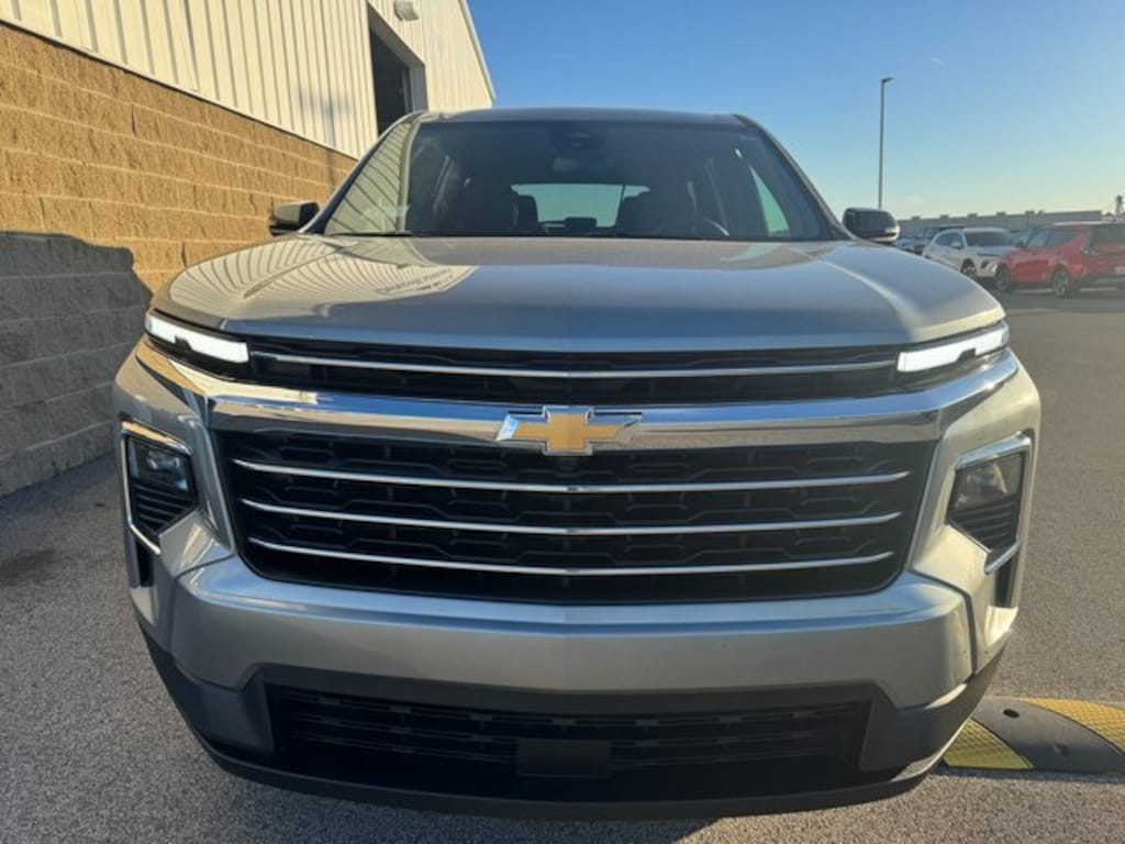 Used 2025 Chevrolet Traverse LT SUV