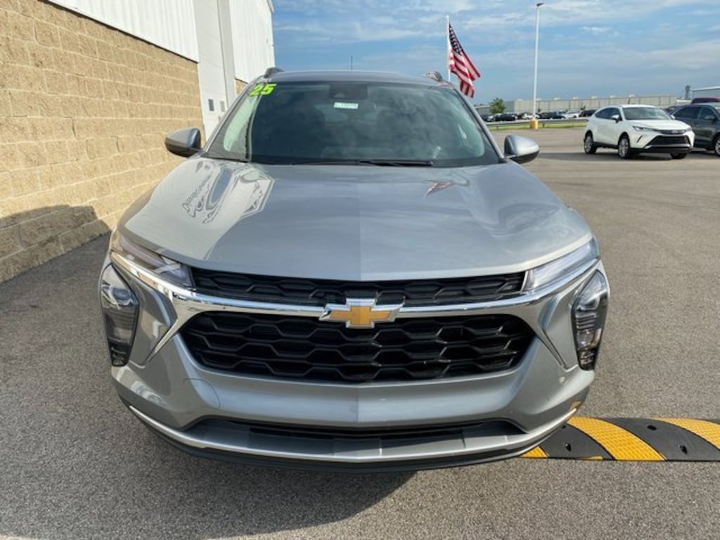 New 2025 Chevrolet Trax LT SUV