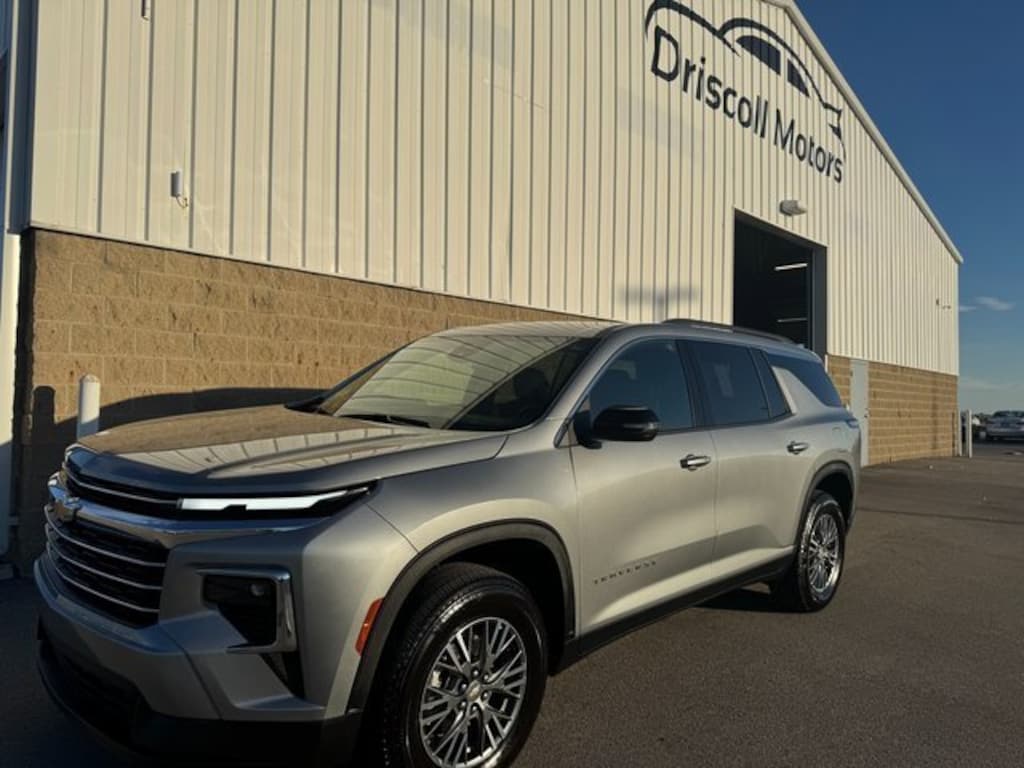 Used 2025 Chevrolet Traverse LT SUV
