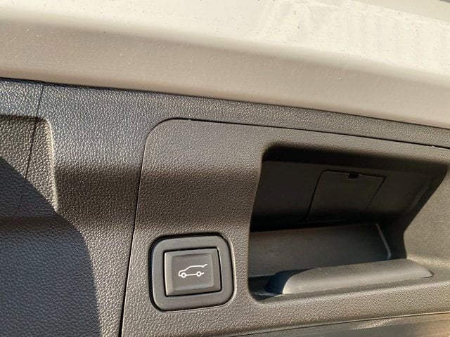 2023 GMC Acadia SLE - Photo 11