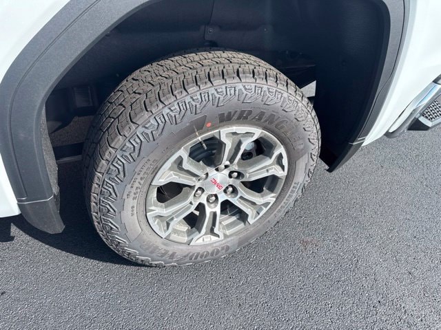 2026 GMC Sierra 1500 SLT - Photo 11