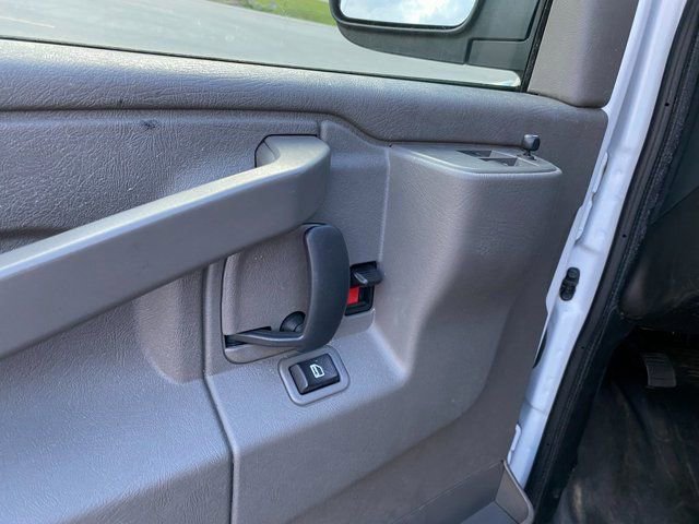 2023 Chevrolet Express Cargo Work Van - Photo 16