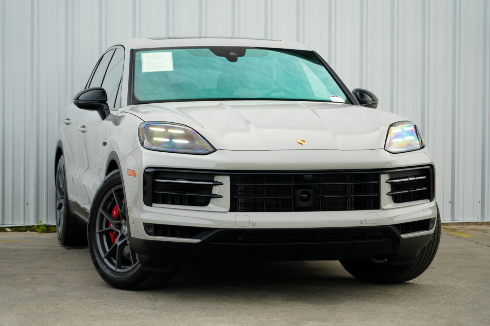 2025 Porsche Cayenne S E-Hybrid photo 3