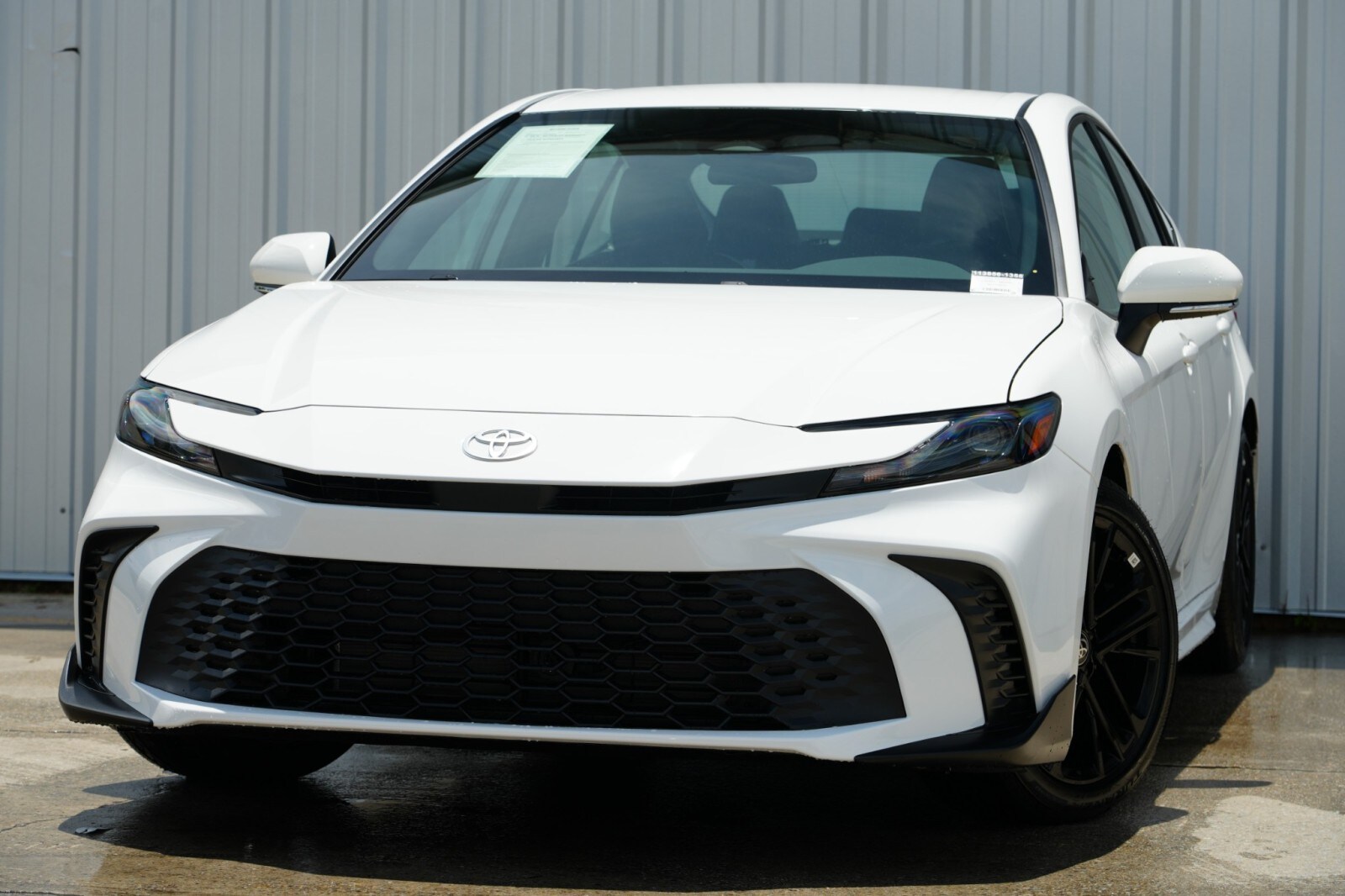 2025 Toyota Camry SE photo 3