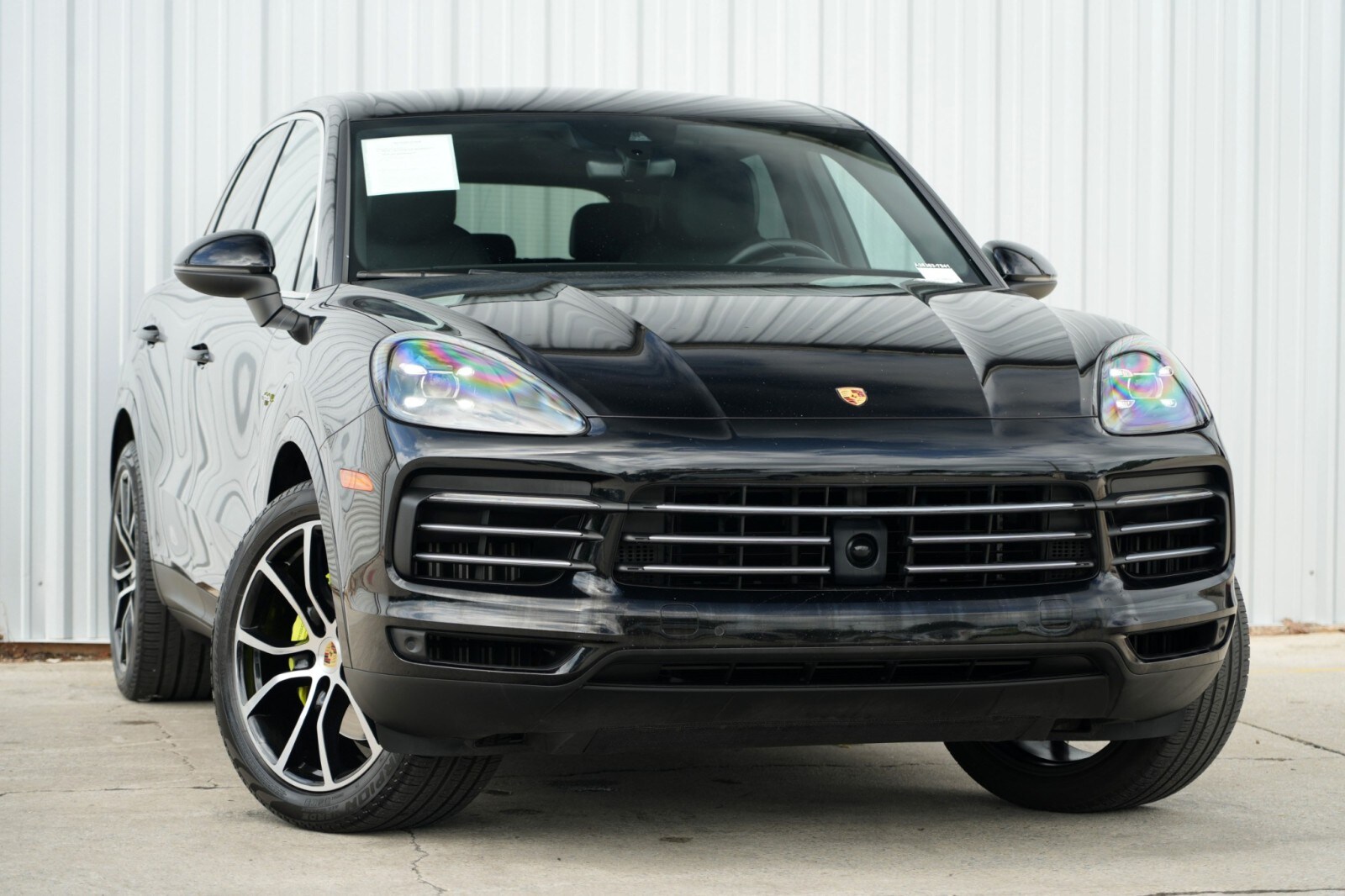 2022 Porsche Cayenne E-Hybrid photo 2