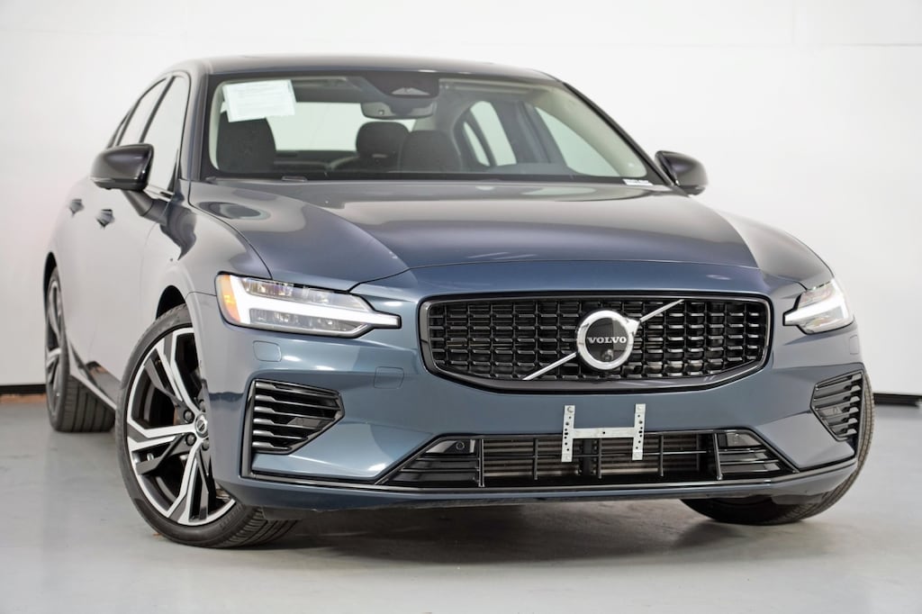 Used 2023 Volvo S60 Recharge Plug-In Hybrid Plus Dark Theme Sedan