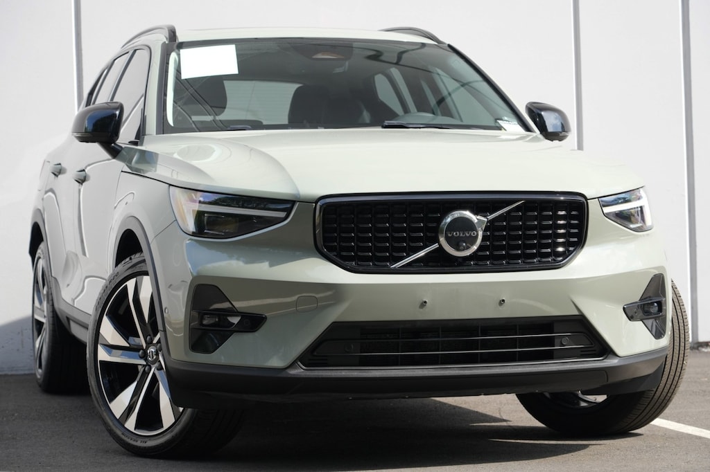 Used 2024 Volvo XC40 Ultimate Dark Theme SUV