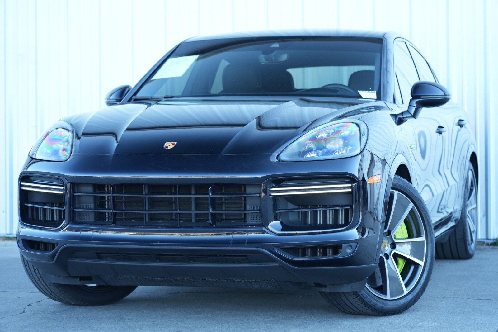 2021 Porsche Cayenne Turbo S E-Hybrid Coupe photo 2