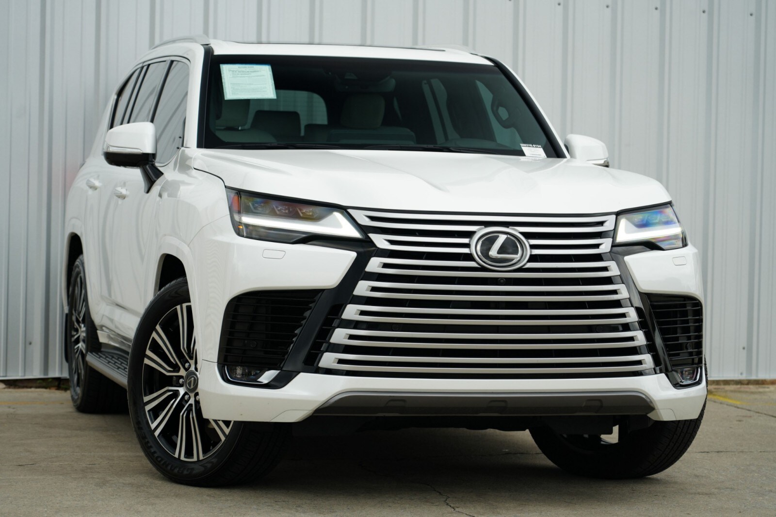 2024 Lexus LX 600 Luxury photo 3