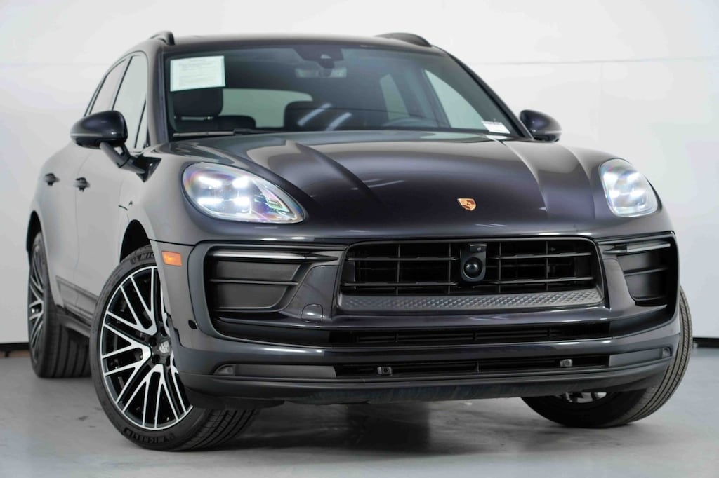 Used 2023 Porsche Macan w/ Premium Plus Package SUV