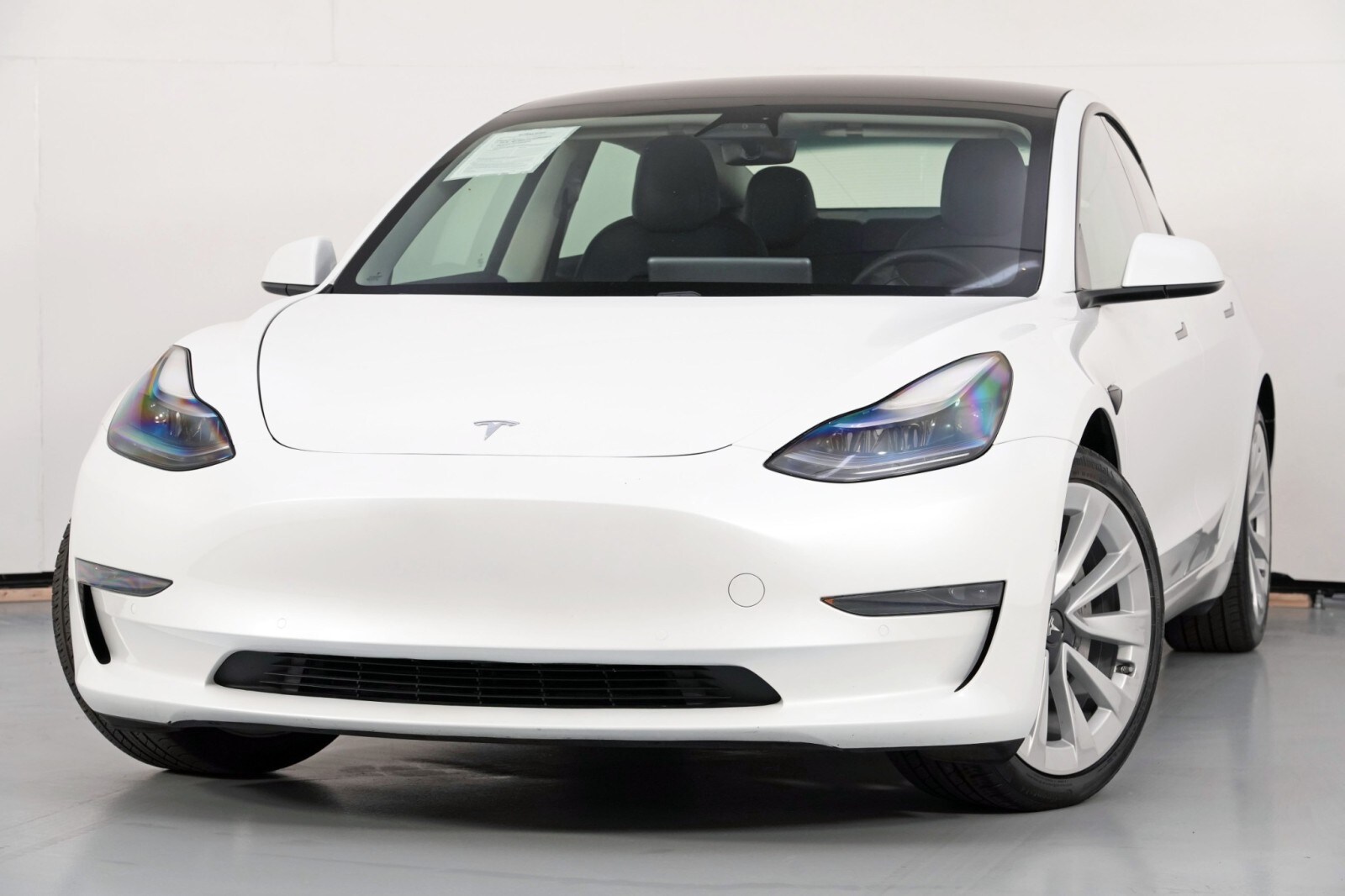 2021 Tesla Model 3 Standard Range Plus photo 2