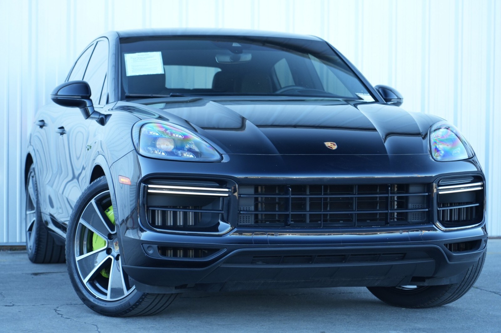 2021 Porsche Cayenne Turbo S E-Hybrid Coupe photo 3