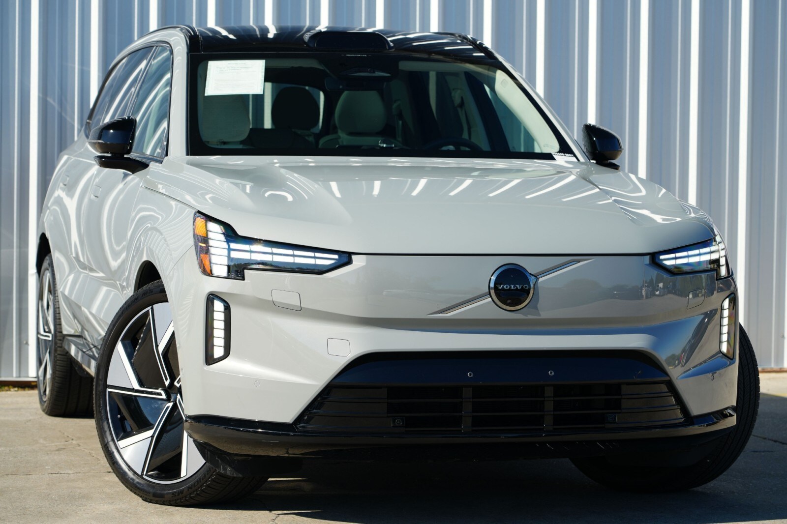 2025 Volvo EX90 Ultra photo 2