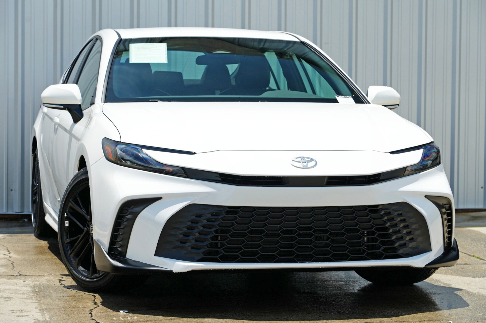 2025 Toyota Camry SE photo 4