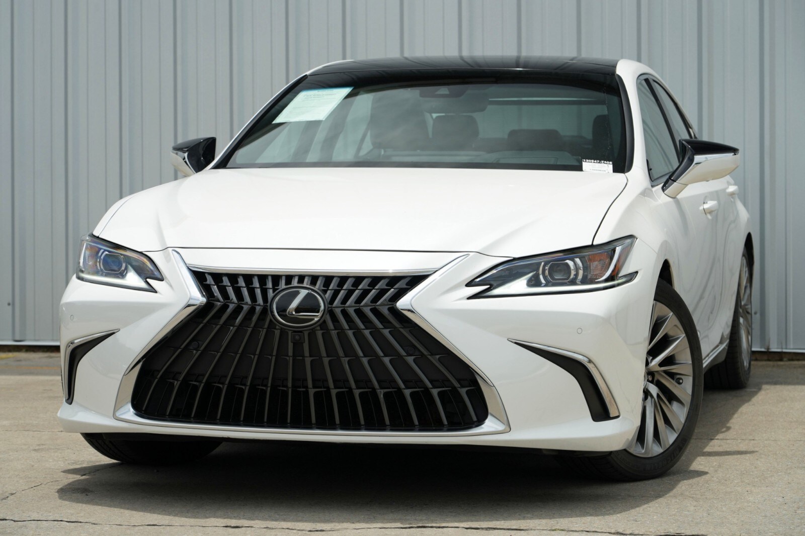 2022 Lexus ES 350 Luxury photo 3