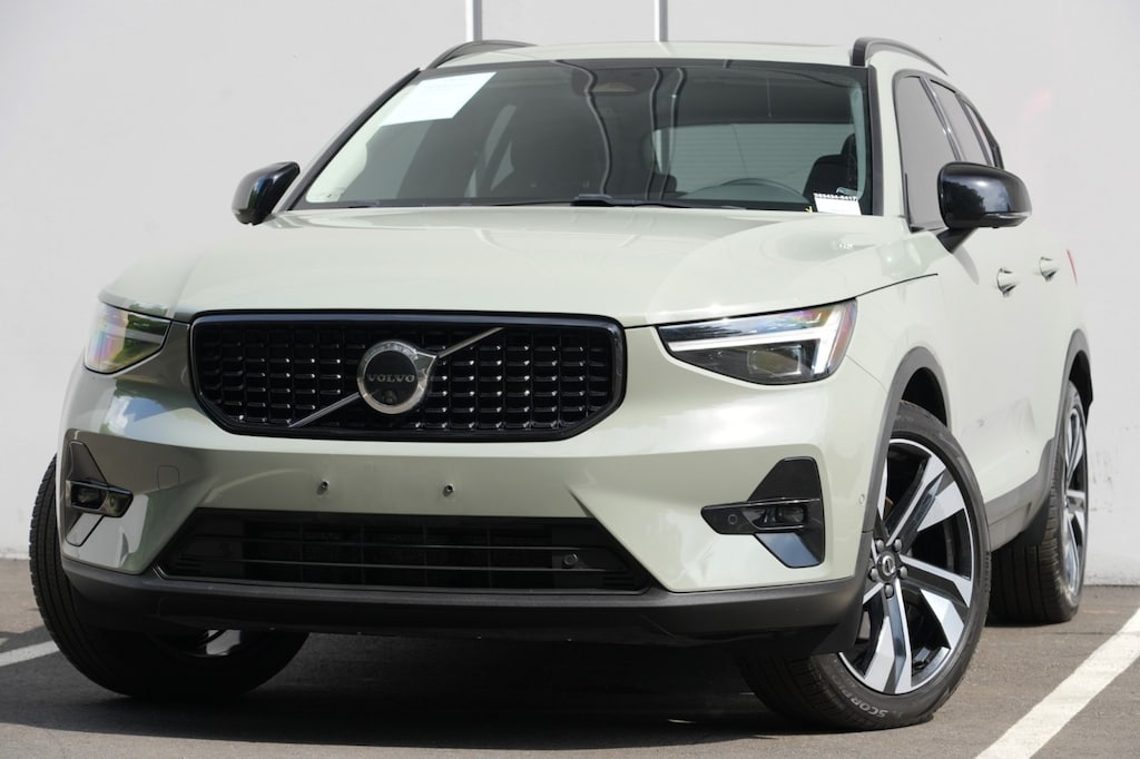 Used 2024 Volvo XC40 Ultimate Dark Theme SUV
