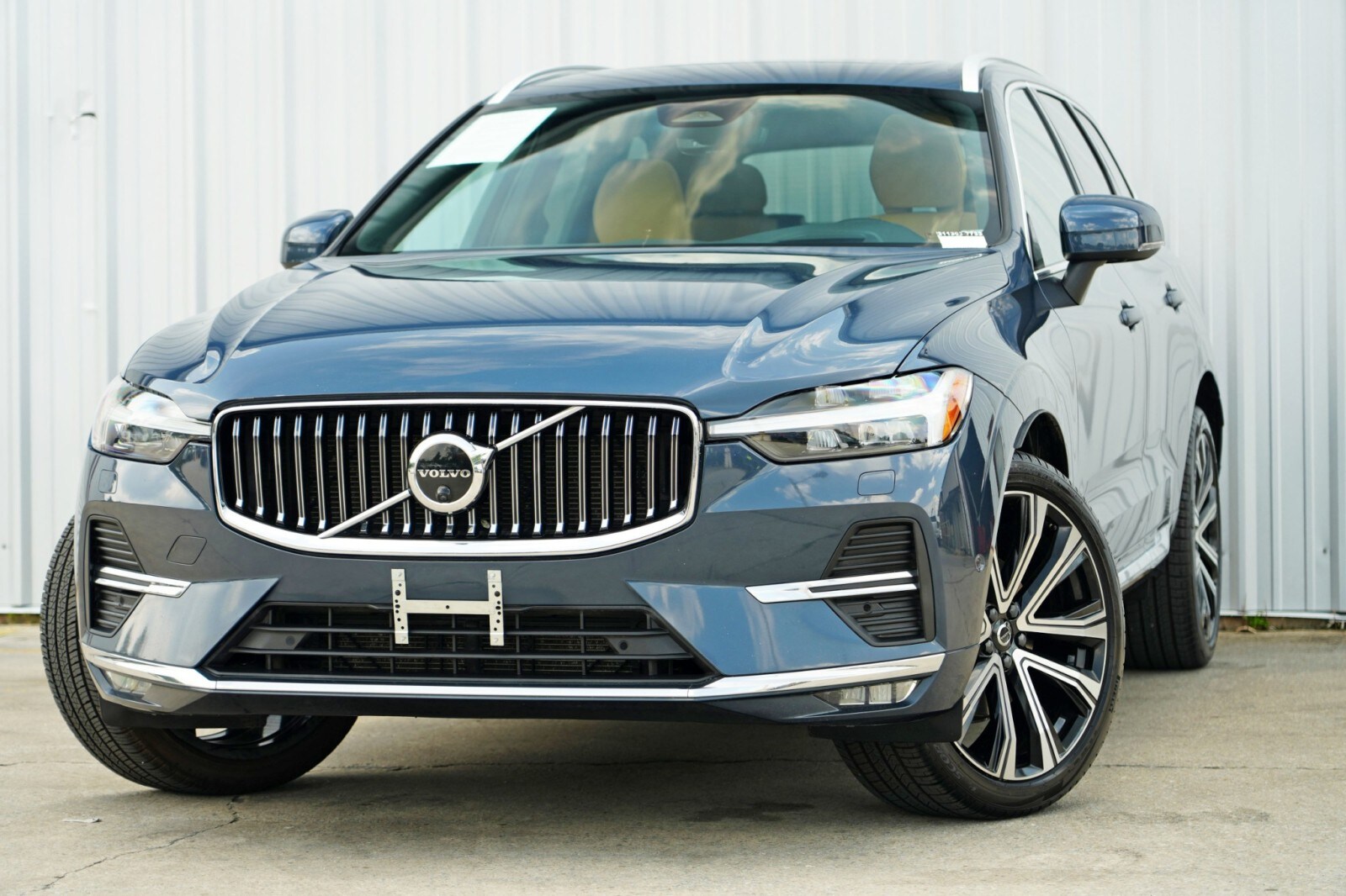 2023 Volvo XC60 Ultimate photo 3
