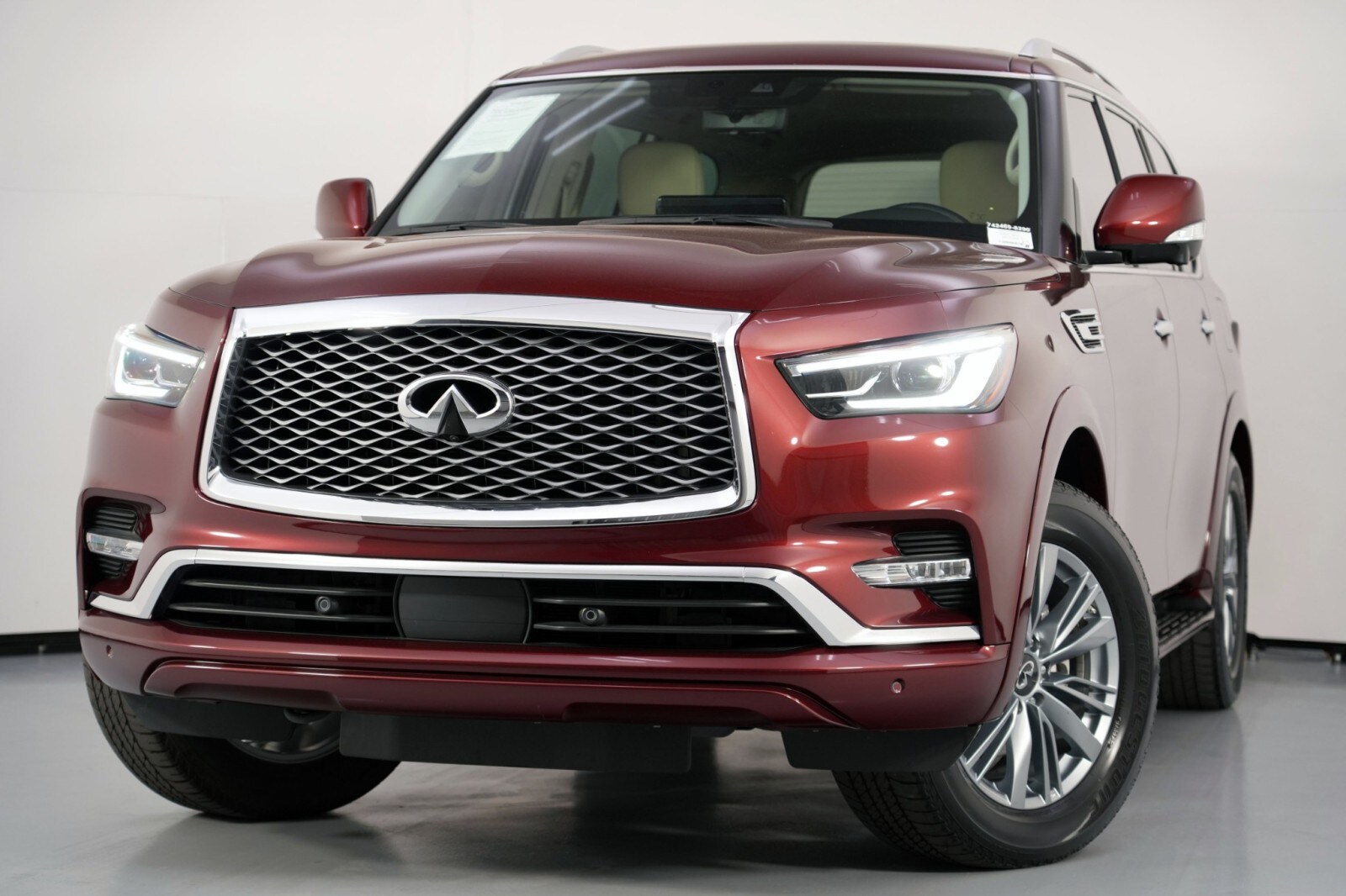 2022 Infiniti QX80 Luxe photo 3