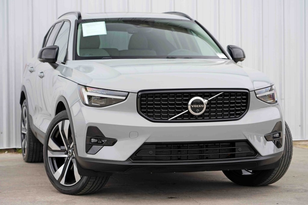 Used 2024 Volvo XC40 Ultimate Dark Theme SUV