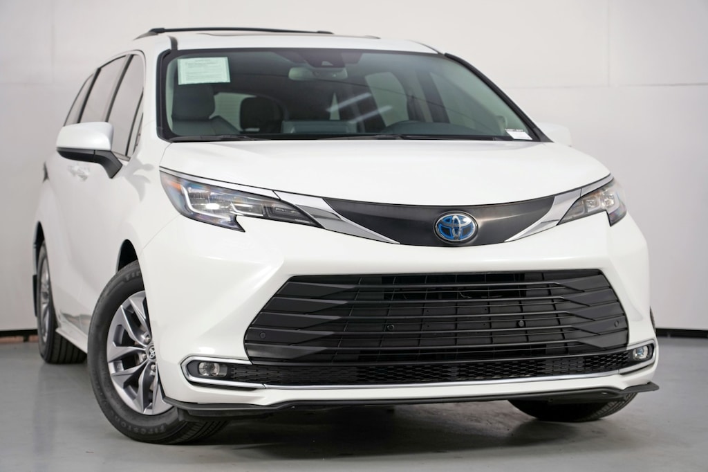 Used 2023 Toyota Sienna XLE w/ XLE Plus Package Van Passenger Van