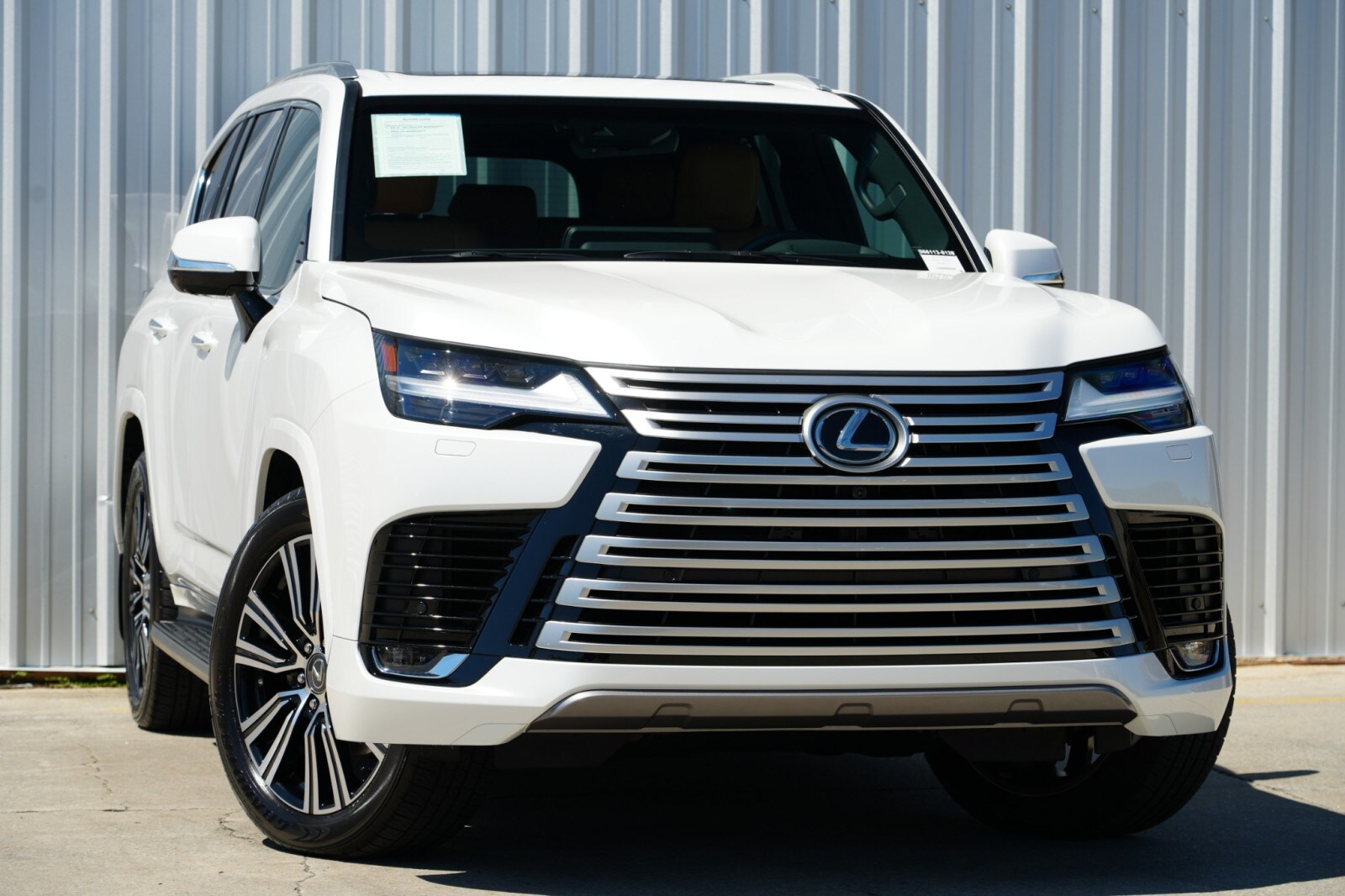2024 Lexus LX 600 Luxury photo 3